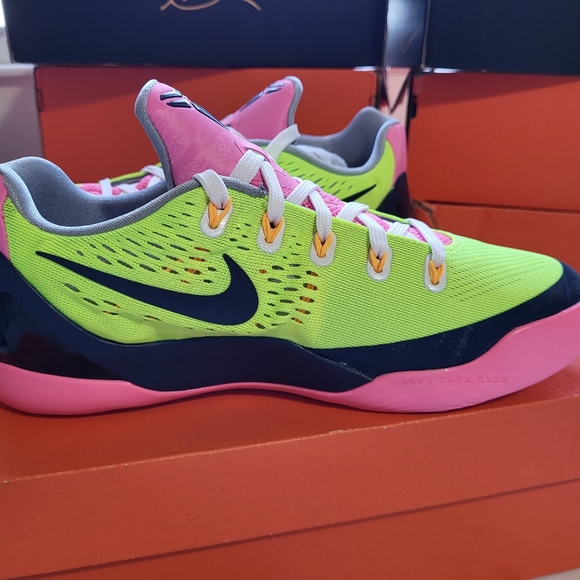 Kobe 9, Nike, EM GS, Volt, size 6y, used in original box, excellent condition - Picture 7 of 10